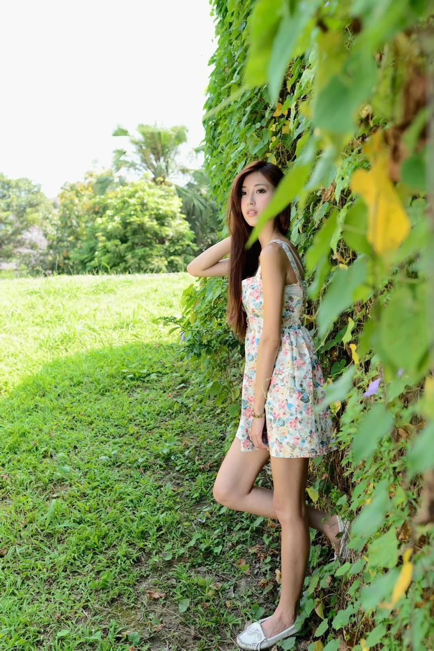 Những bức ảnh ngoài trời tuyệt đẹp của Kila Liao Tingling trong chiếc váy. - 1