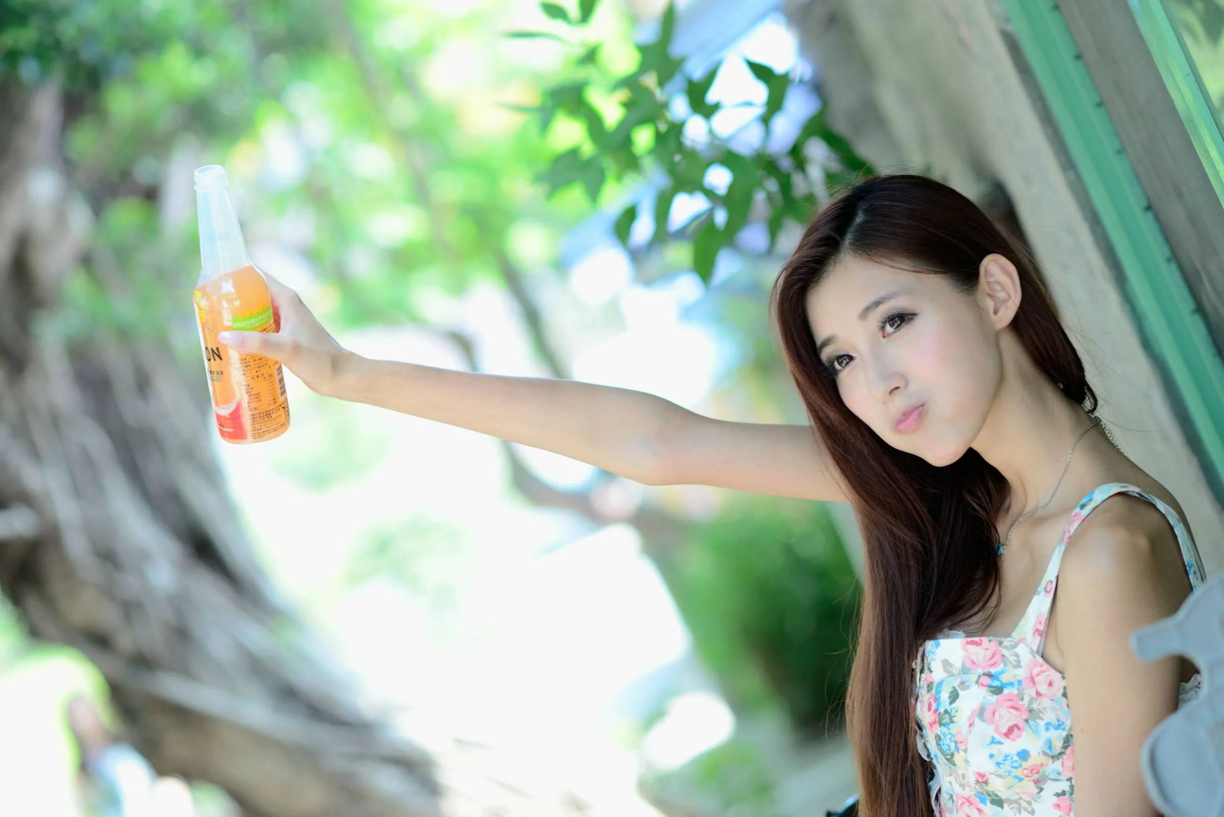 Những bức ảnh ngoài trời tuyệt đẹp của Kila Liao Tingling trong chiếc váy. - 3