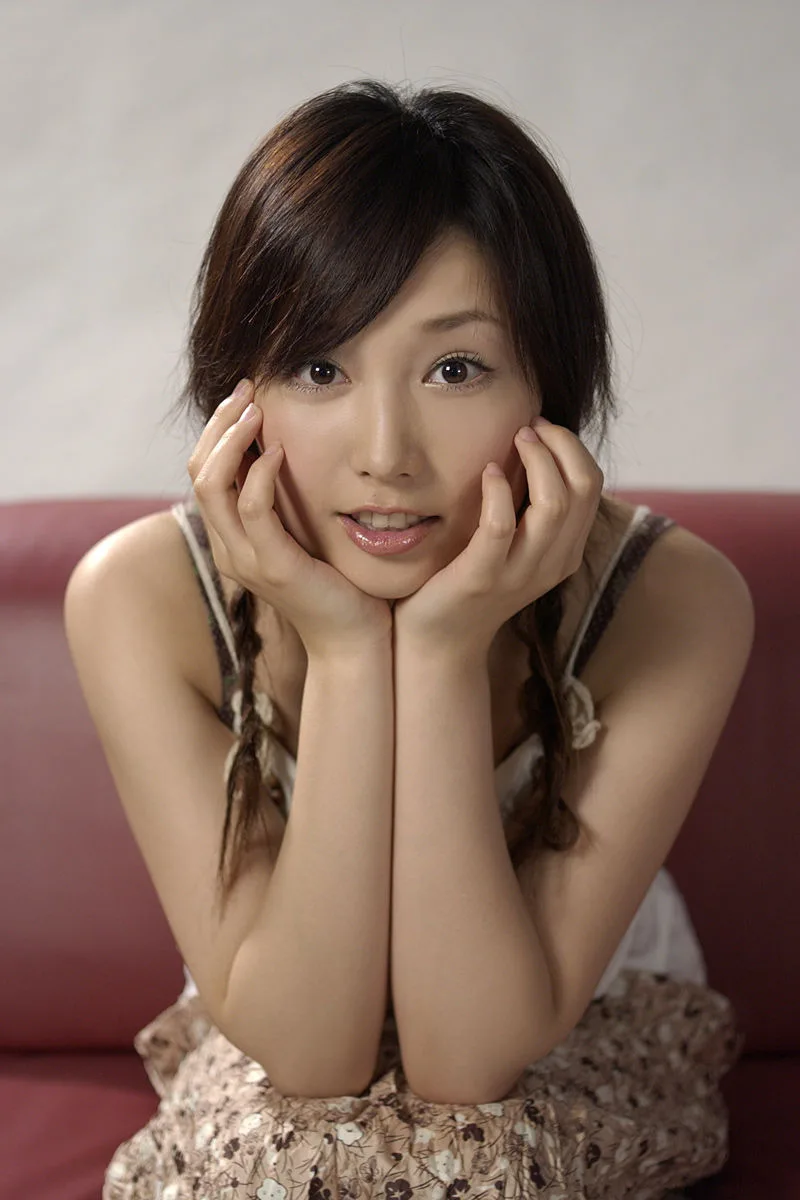 [Mặt trước] Sách ảnh "Chỉ Một Căn Phòng" của Yoko Mitsuya - 2